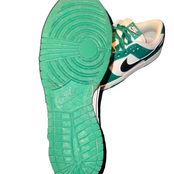 NIKE Lottery Dunks - Picture 3 of 3